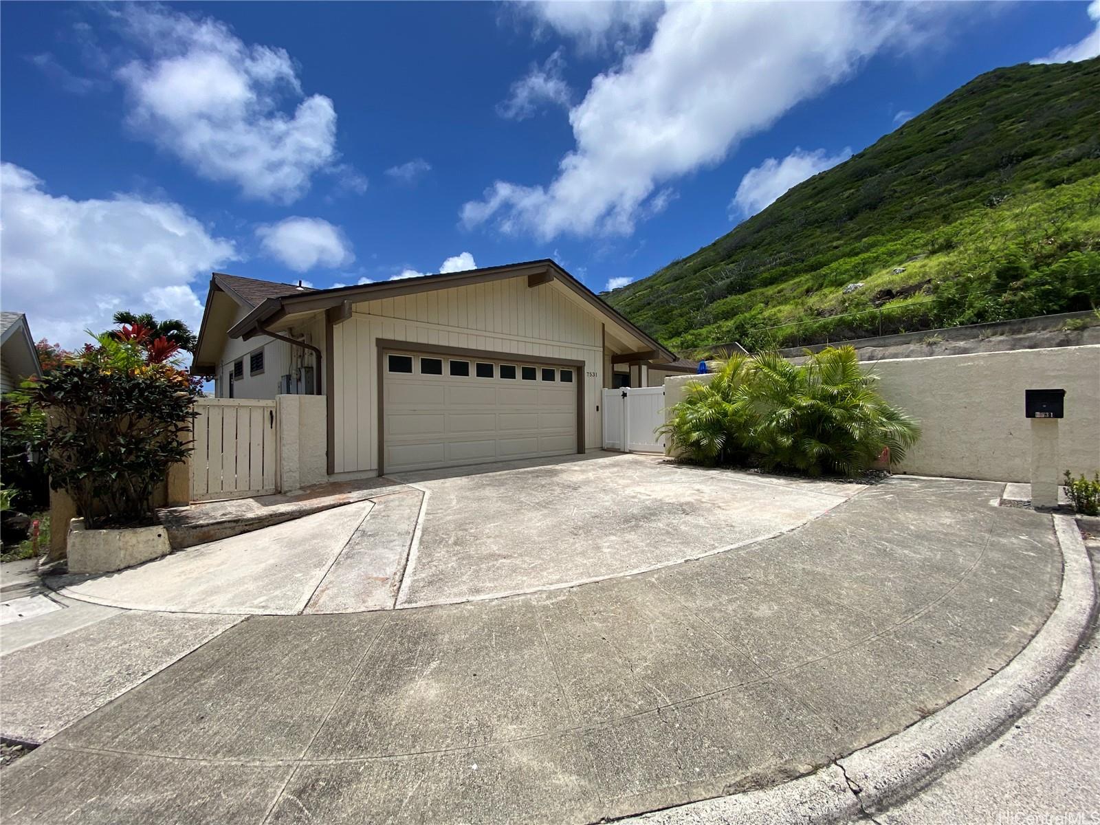 7531  Onini Place Kalama Valley, Hawaii Kai home - photo 2 of 16