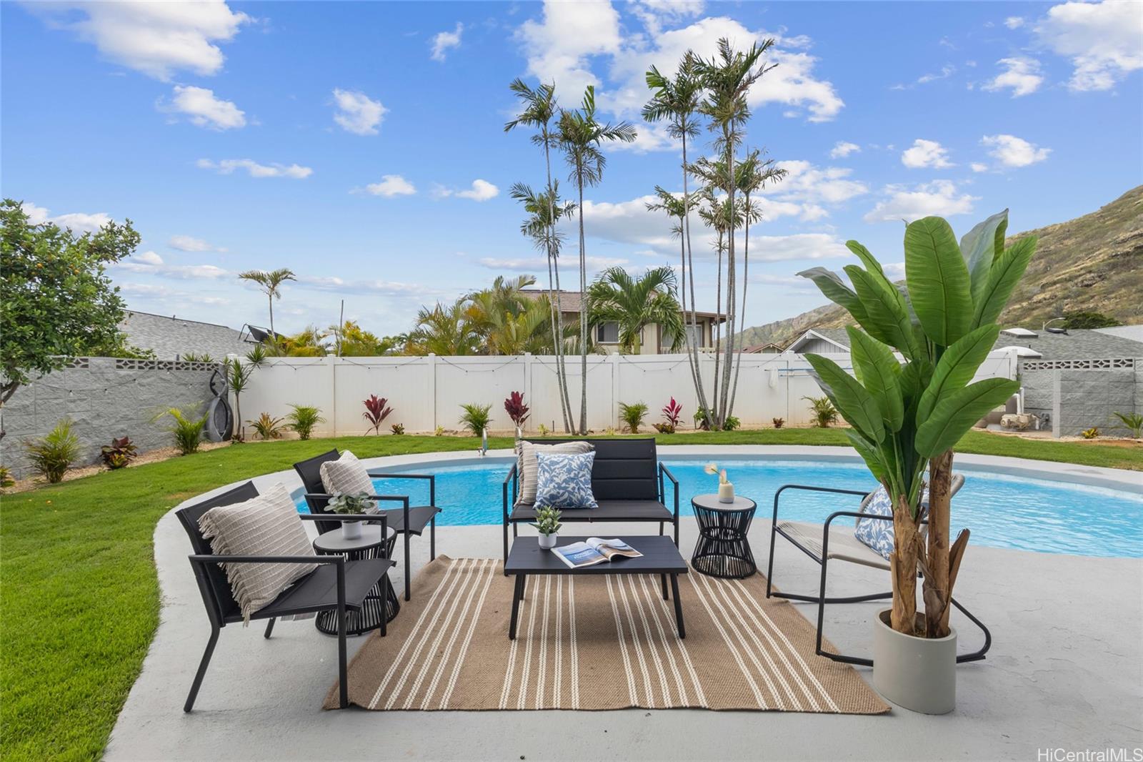 7533  Kamaomao Place Kalama Valley, Hawaii Kai home - photo 2 of 25