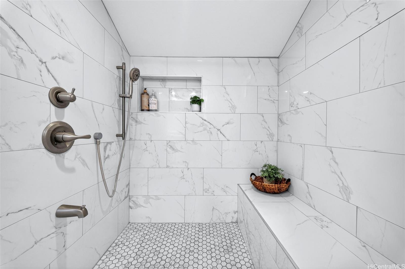 7539  Huialoha Street Kalama Valley, Hawaii Kai home - photo 21 of 25