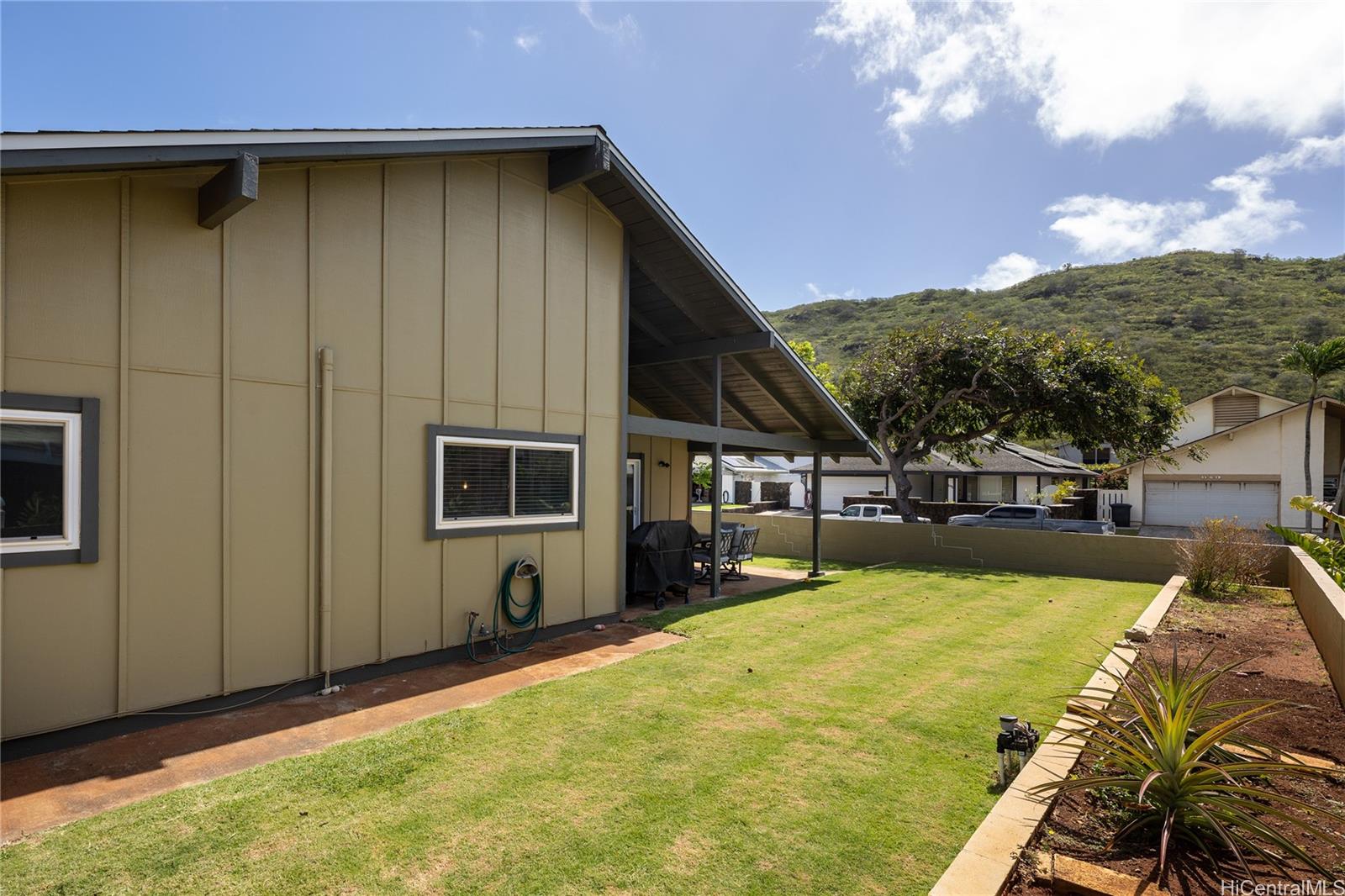 7549  Puumahoe Place Kalama Valley, Hawaii Kai home - photo 4 of 19