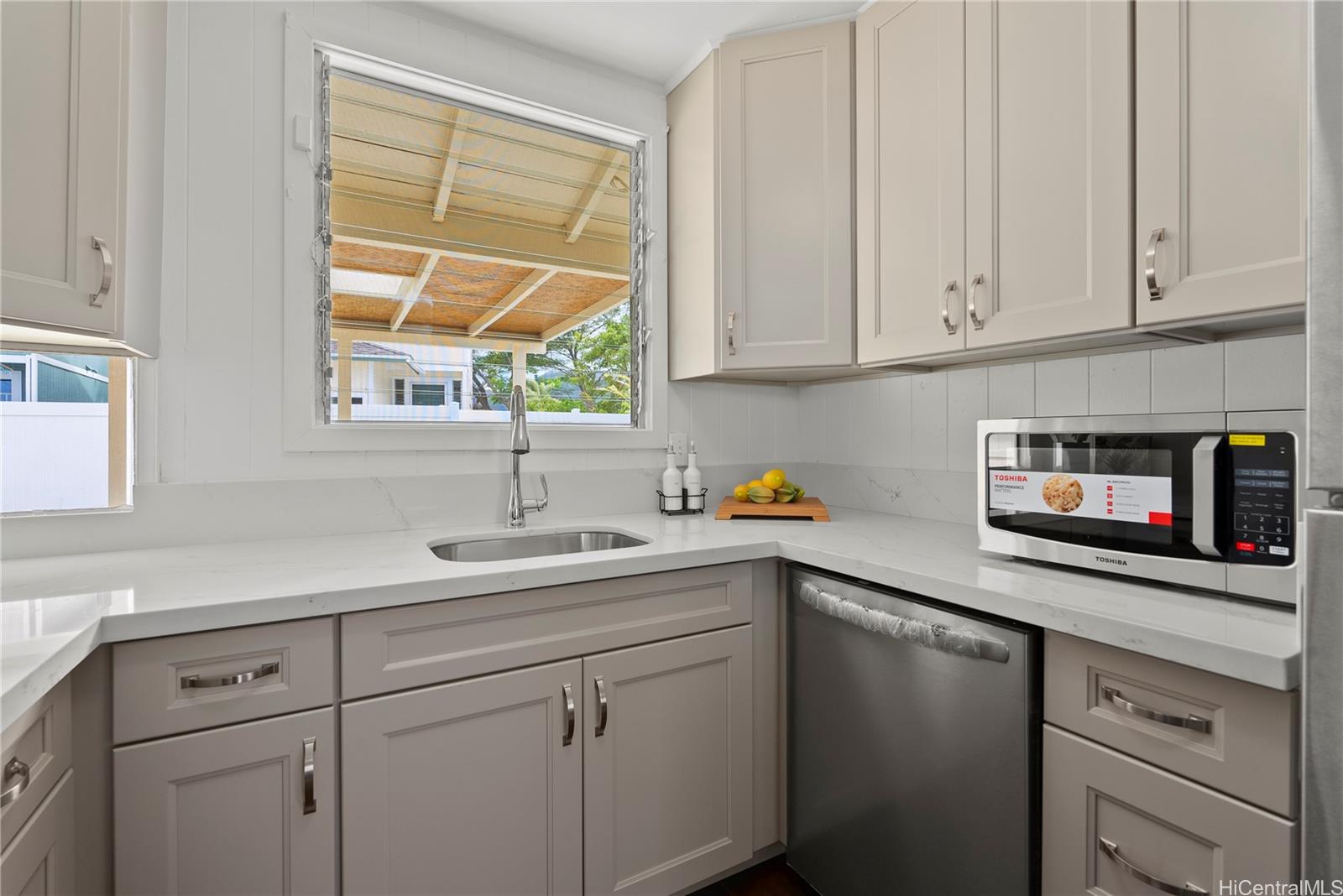 755  Kaipii Street Coconut Grove, Kailua home - photo 8 of 24