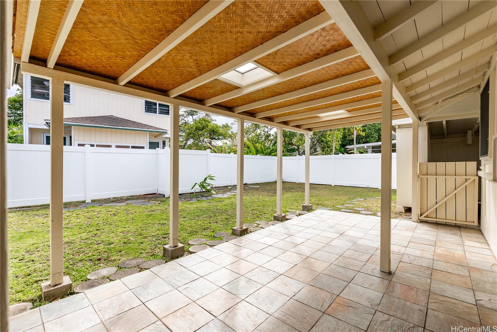 755  Kaipii Street Coconut Grove, Kailua home - photo 10 of 24