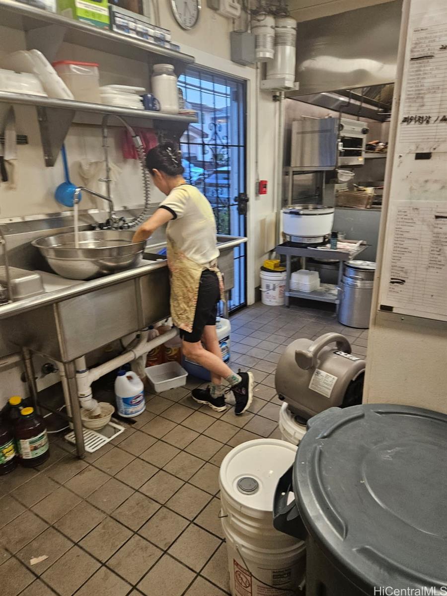 755 Kapahulu Ave Kapahulu  - photo 6 of 12