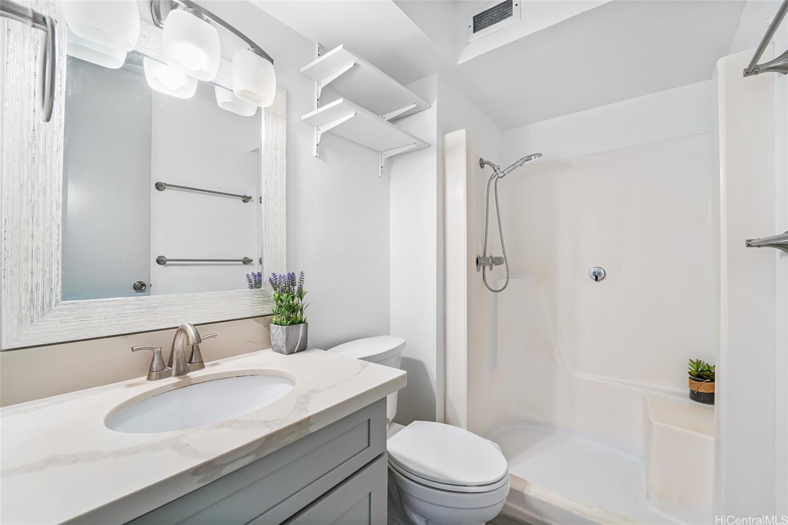 Holiday Gardens condo # A204, Honolulu, Hawaii - photo 14 of 19