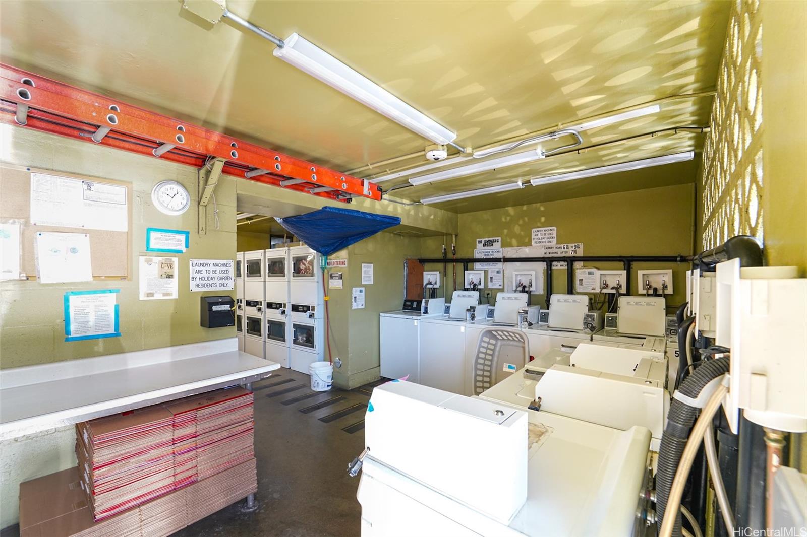 Holiday Gardens condo # A204, Honolulu, Hawaii - photo 18 of 19