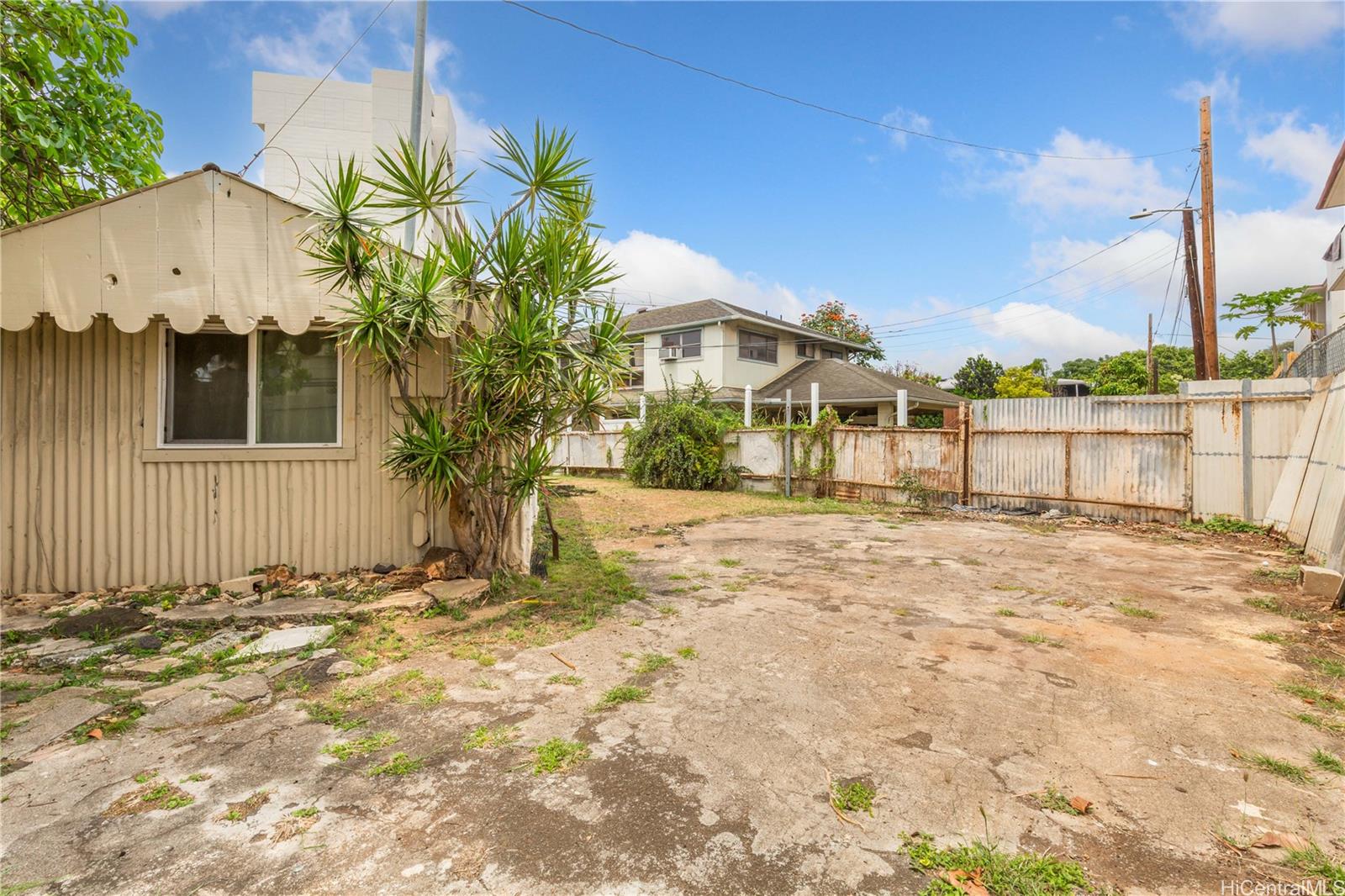 756  University Ave Moiliili,  home - photo 1 of 22