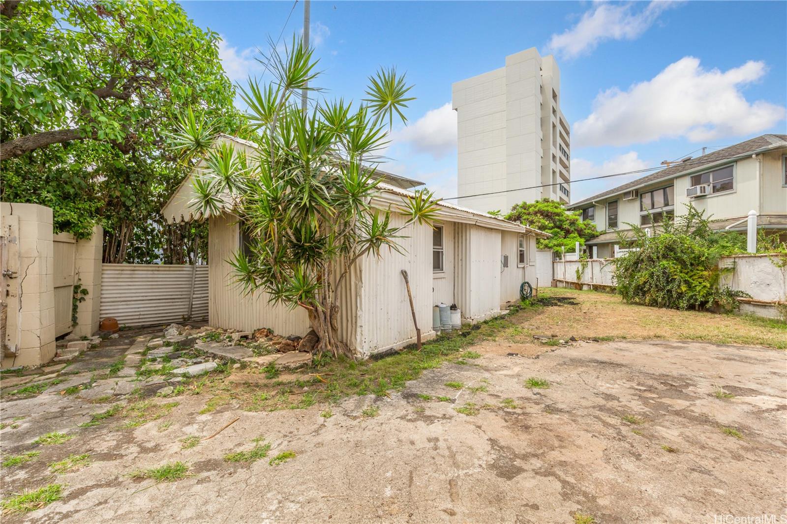 756  University Ave Moiliili, Honolulu home - photo 3 of 22