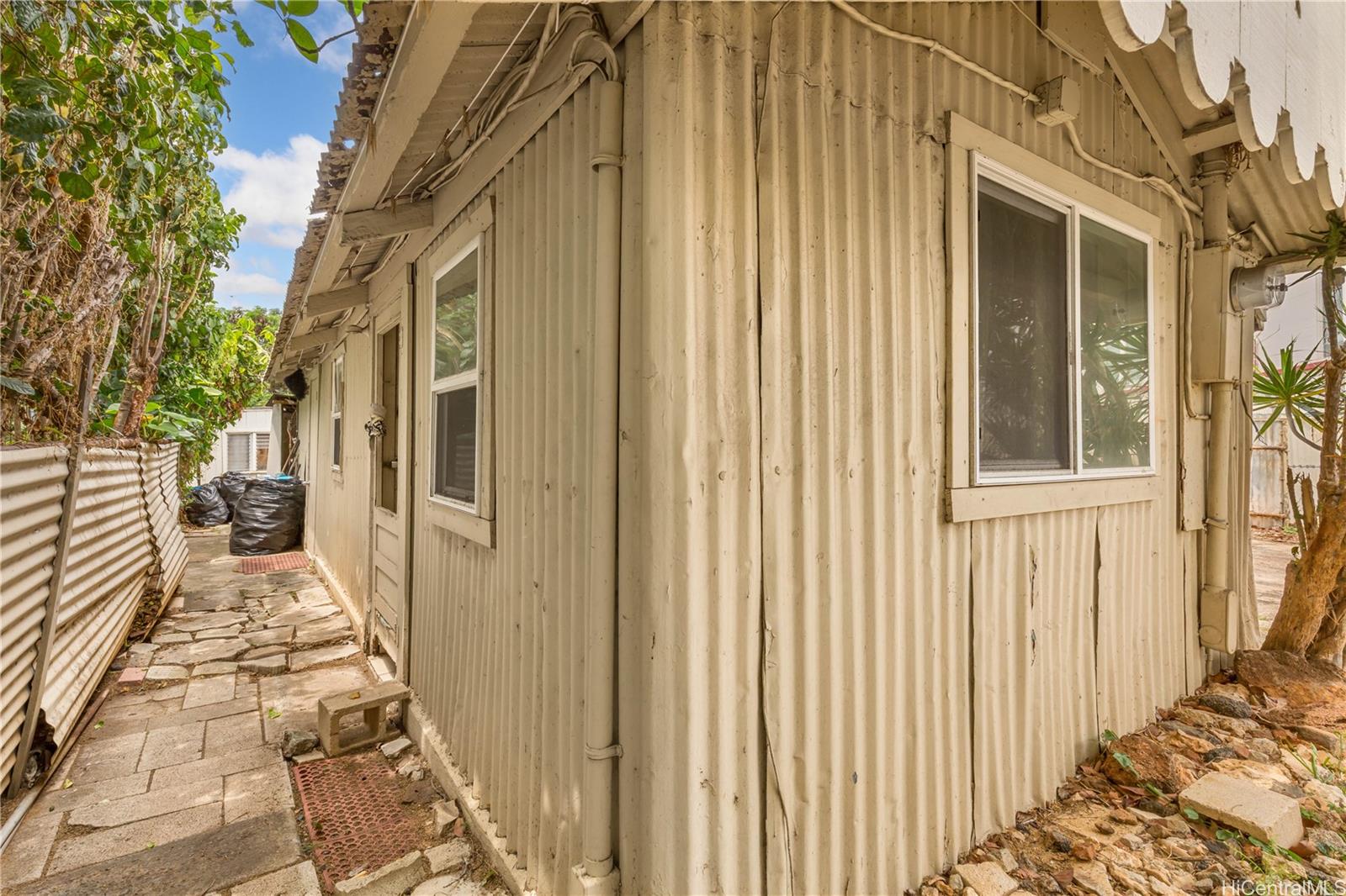 756  University Ave Moiliili, Honolulu home - photo 8 of 22