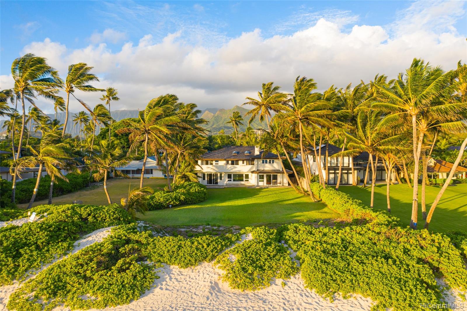 76 Kalaheo Ave , Kailua, Hi 96734 Beachside home Kailua