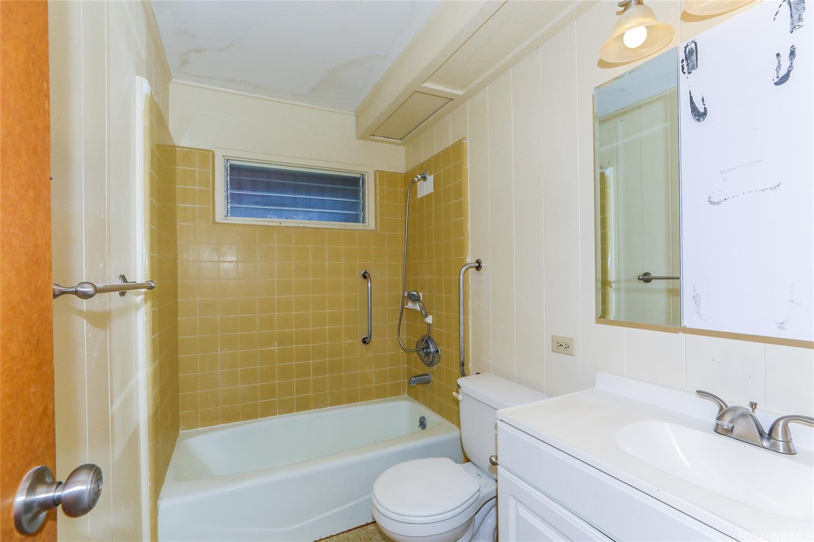 760  Kopke St Kapalama, Honolulu home - photo 10 of 25