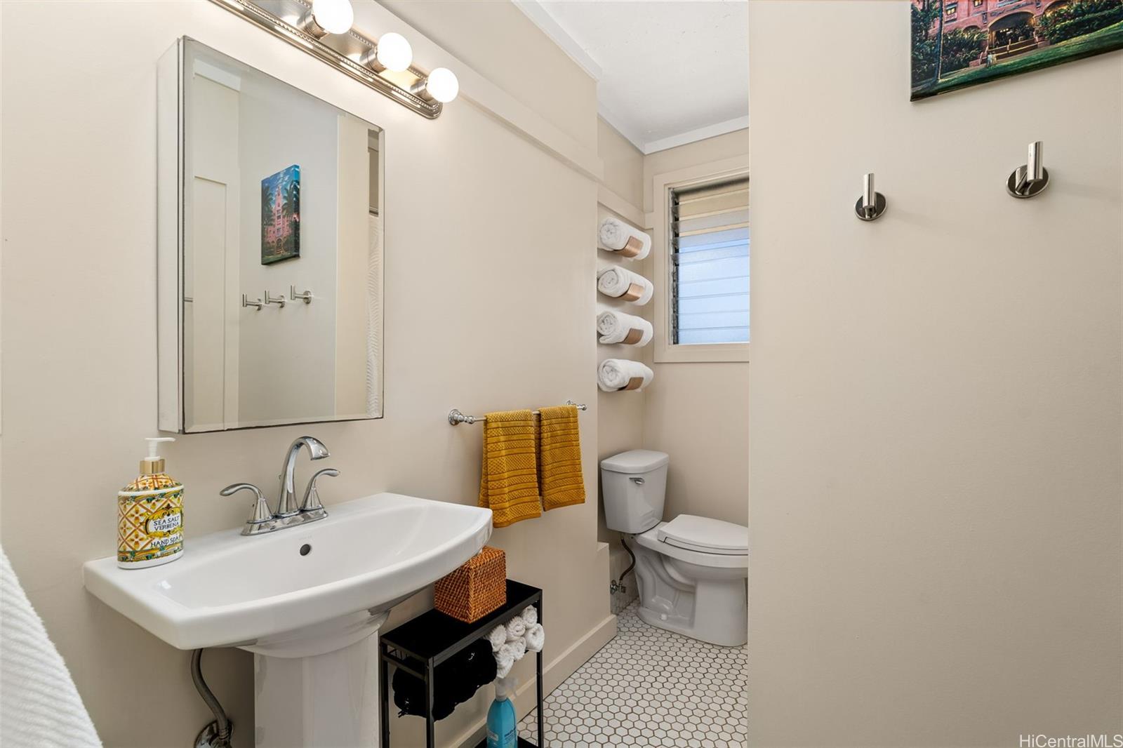 760  Onaha Street Kahala Area, Diamond Head home - photo 17 of 25