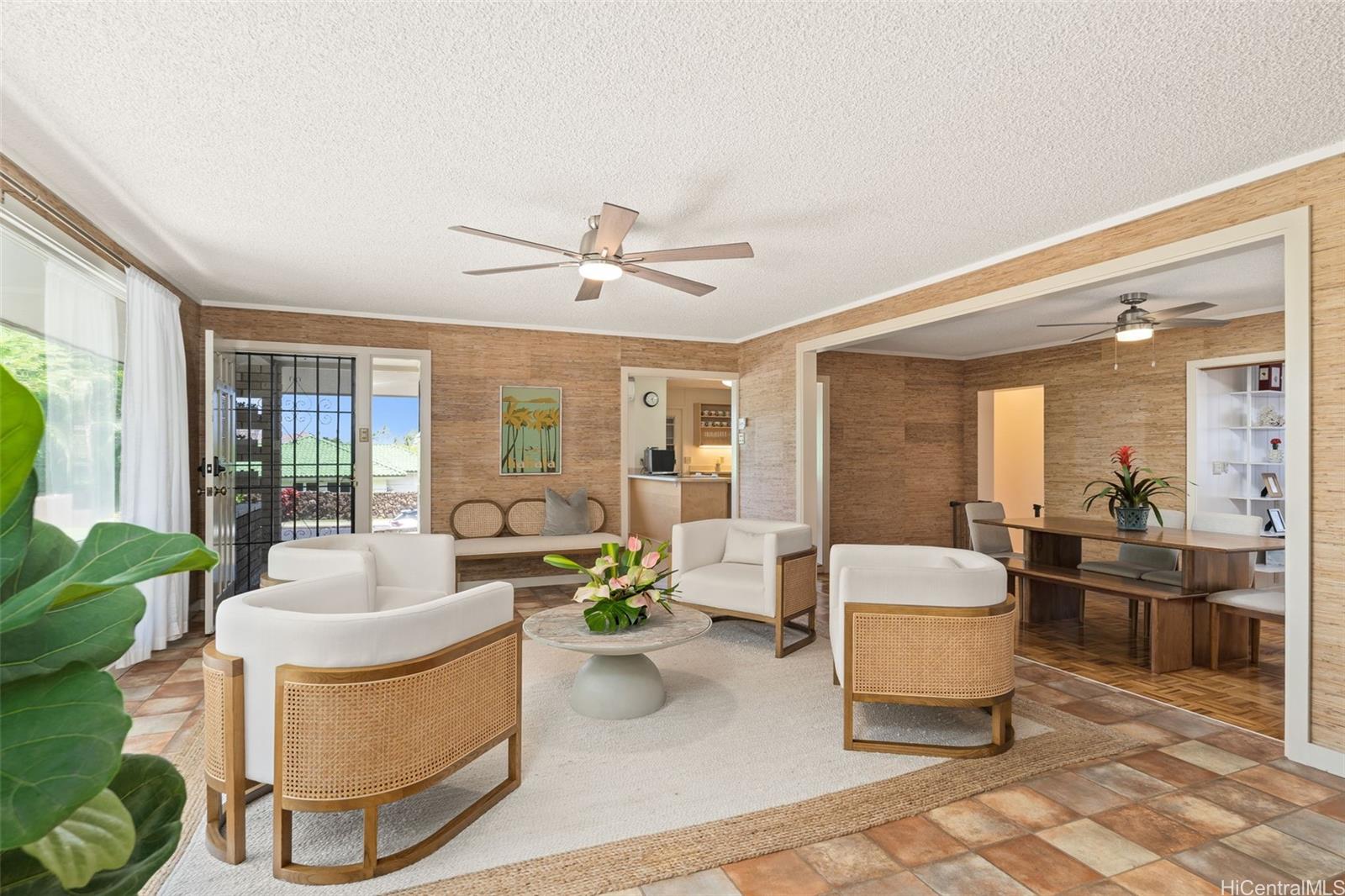 760  Onaha Street Kahala Area, Diamond Head home - photo 5 of 25