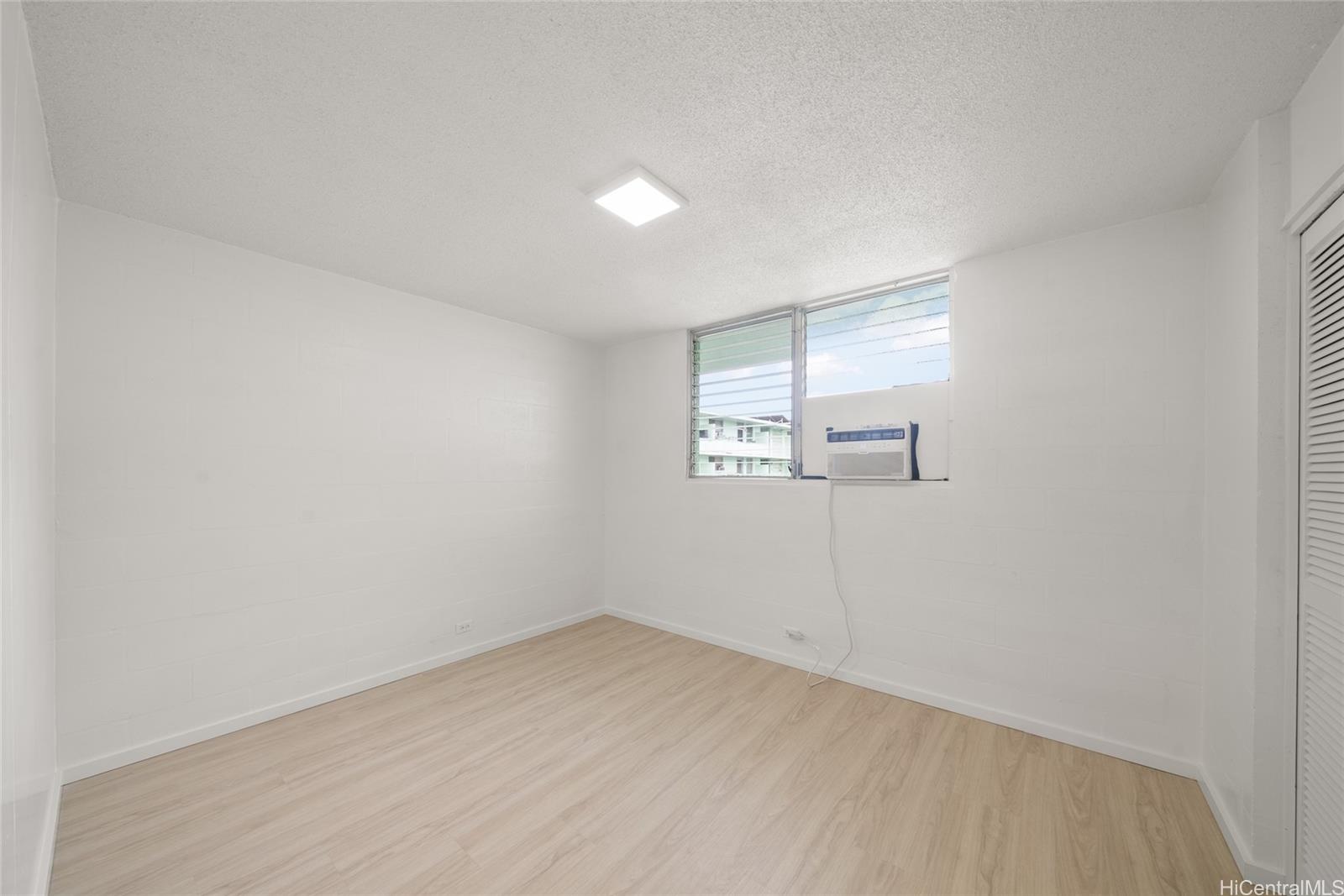 Holiday Apts condo # 223, Honolulu, Hawaii - photo 6 of 10