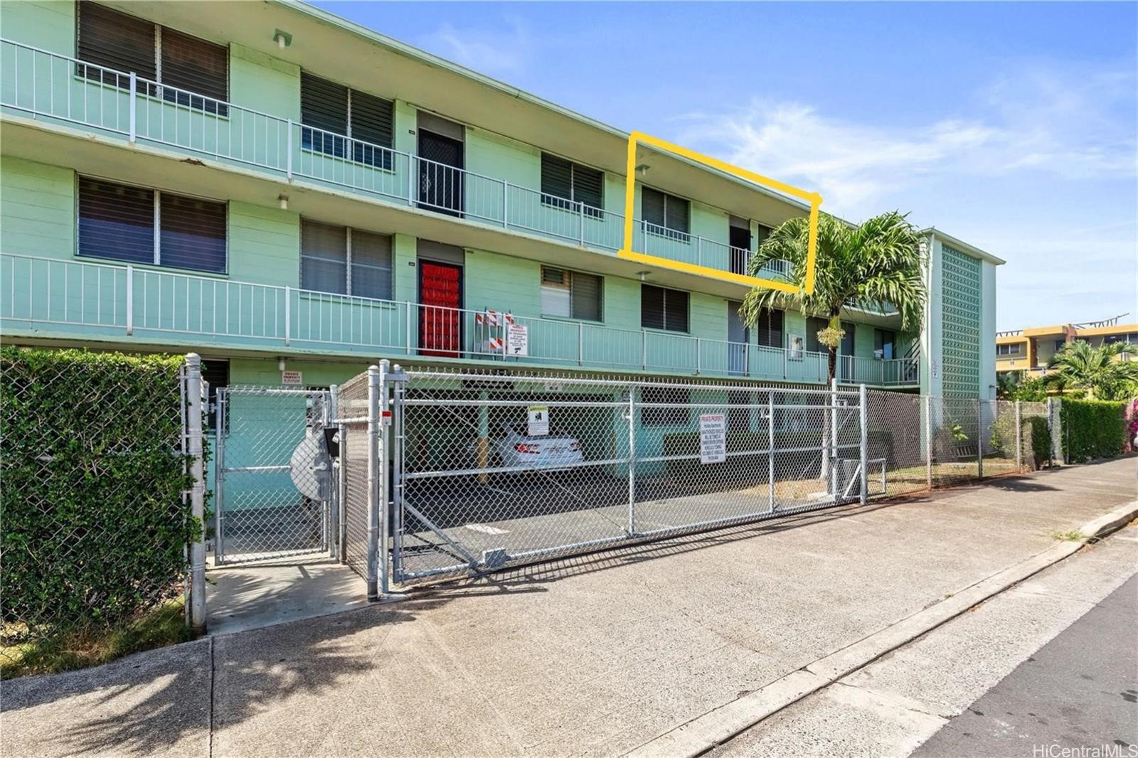 Holiday Apts condo # 323B, Honolulu, Hawaii - photo 2 of 24