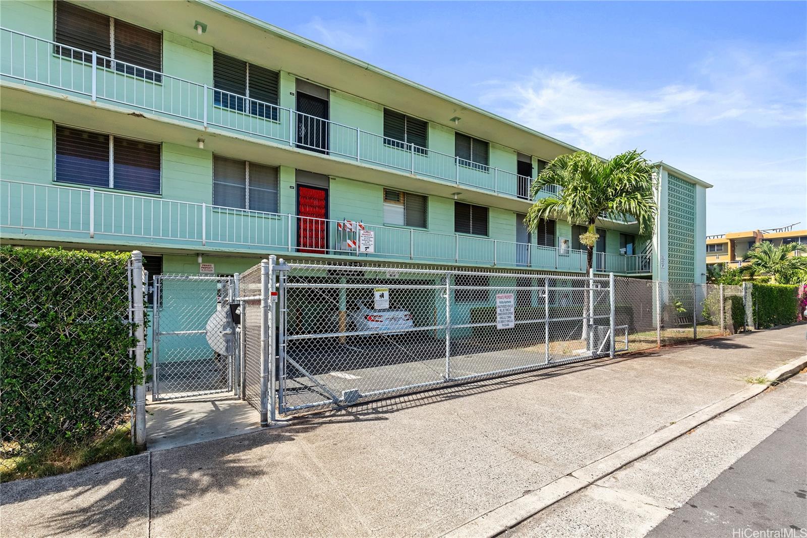 Holiday Apts condo # 323B, Honolulu, Hawaii - photo 3 of 24