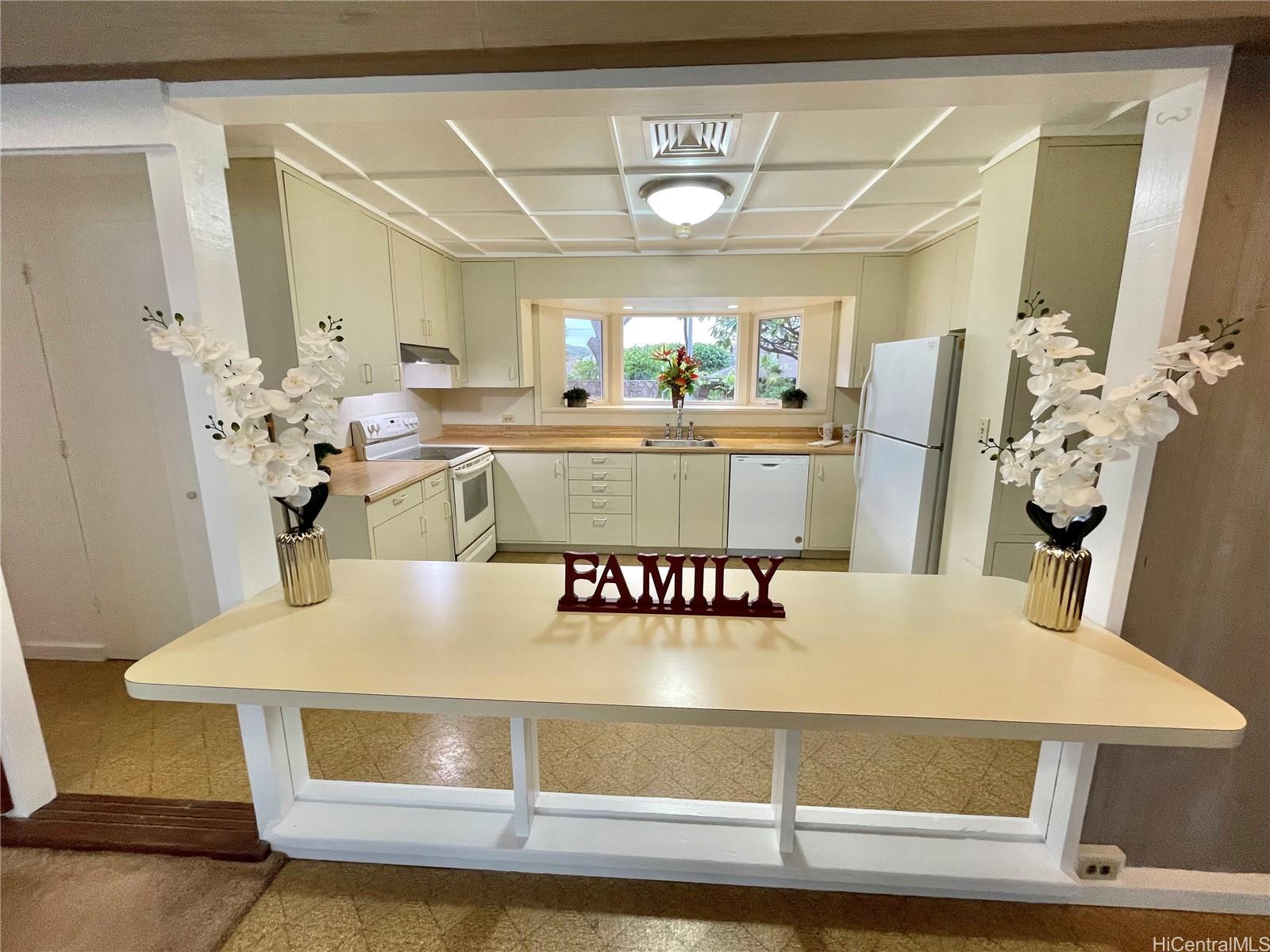 777  Elepaio Street Kahala Area, Diamond Head home - photo 3 of 25