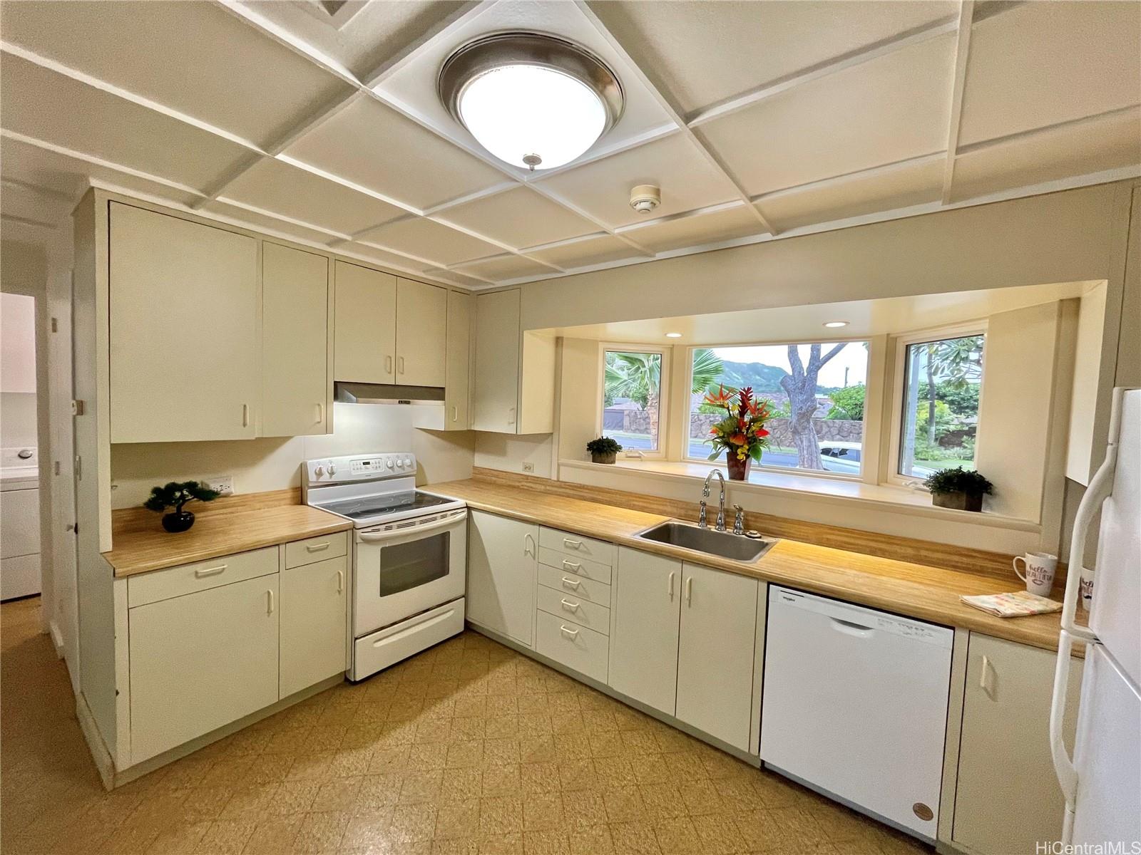 777  Elepaio Street Kahala Area, Diamond Head home - photo 4 of 25