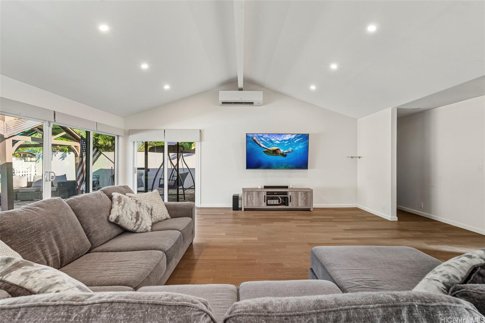 777  Kumukahi Place Spinnaker Isle, Hawaii Kai home - photo 3 of 25