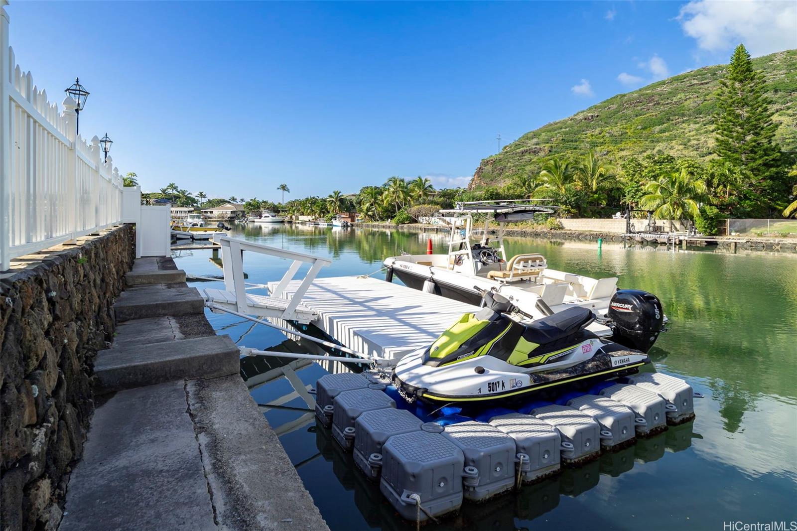777  Kumukahi Pl Spinnaker Isle, Hawaii Kai home - photo 21 of 25