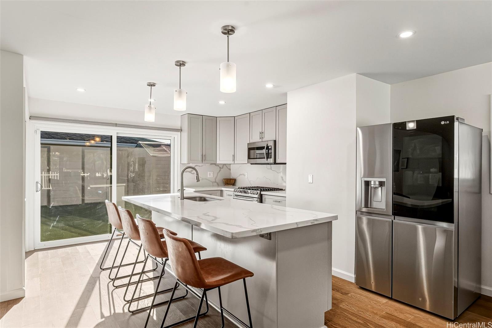 777  Kumukahi Place Spinnaker Isle, Hawaii Kai home - photo 4 of 25