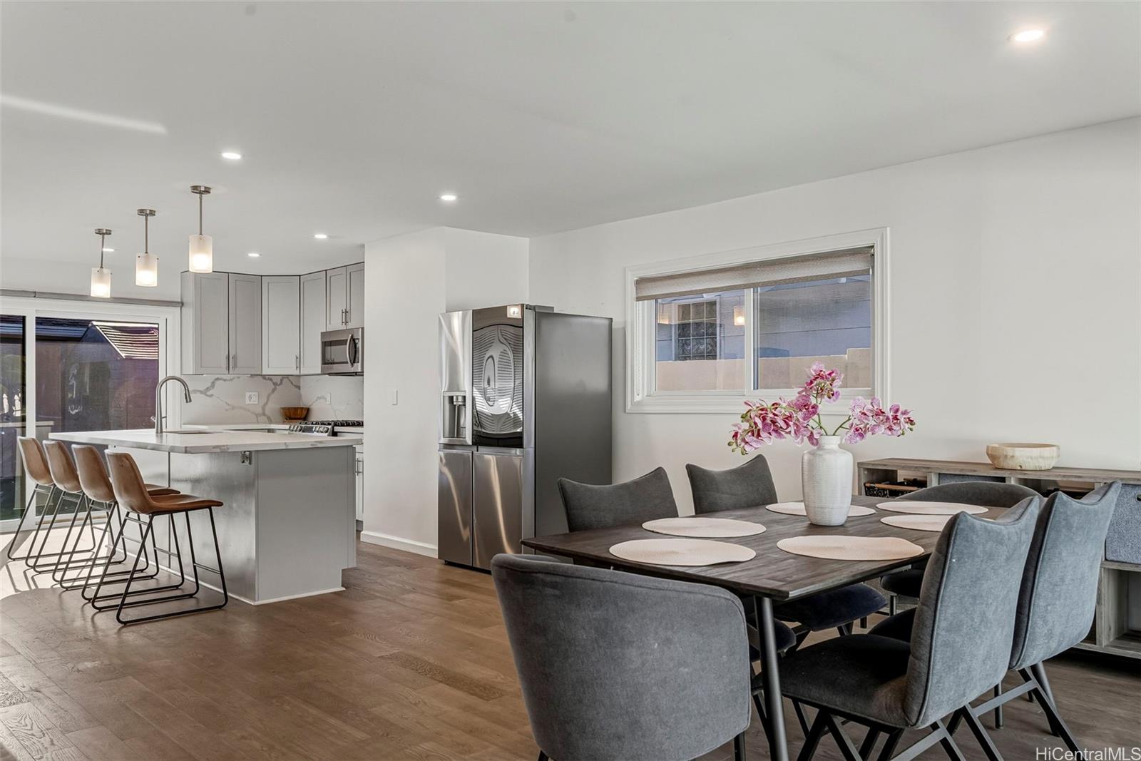 777  Kumukahi Pl Spinnaker Isle, Hawaii Kai home - photo 6 of 25