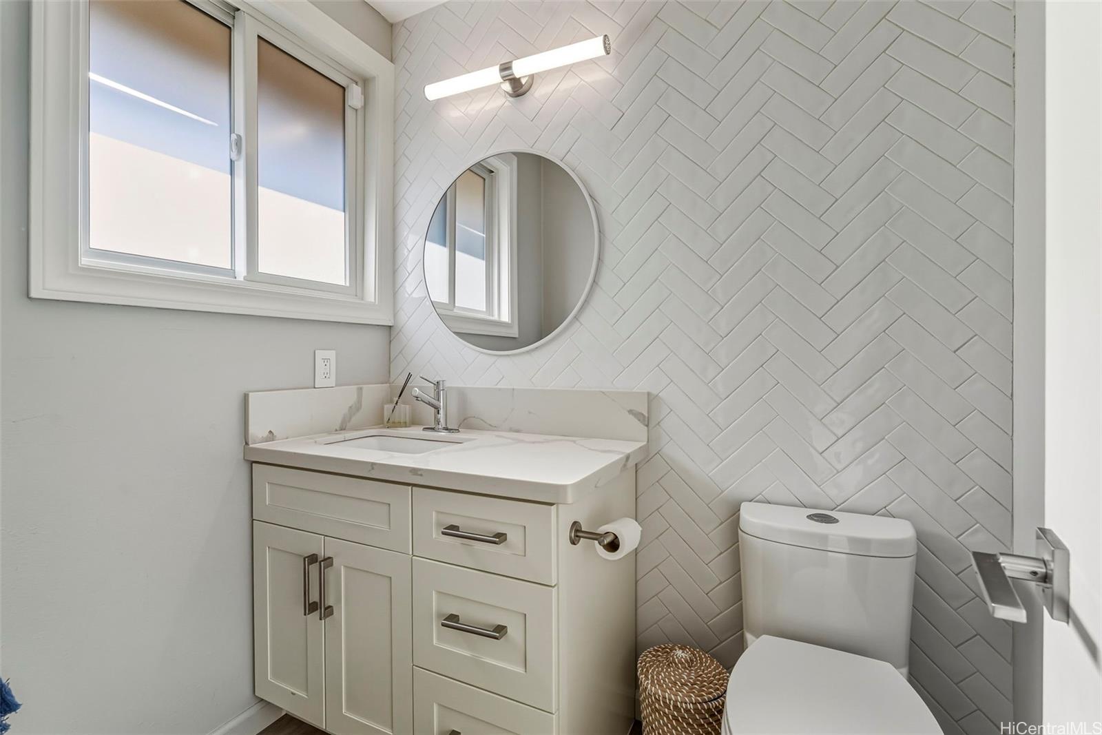 777  Kumukahi Pl Spinnaker Isle, Hawaii Kai home - photo 8 of 25