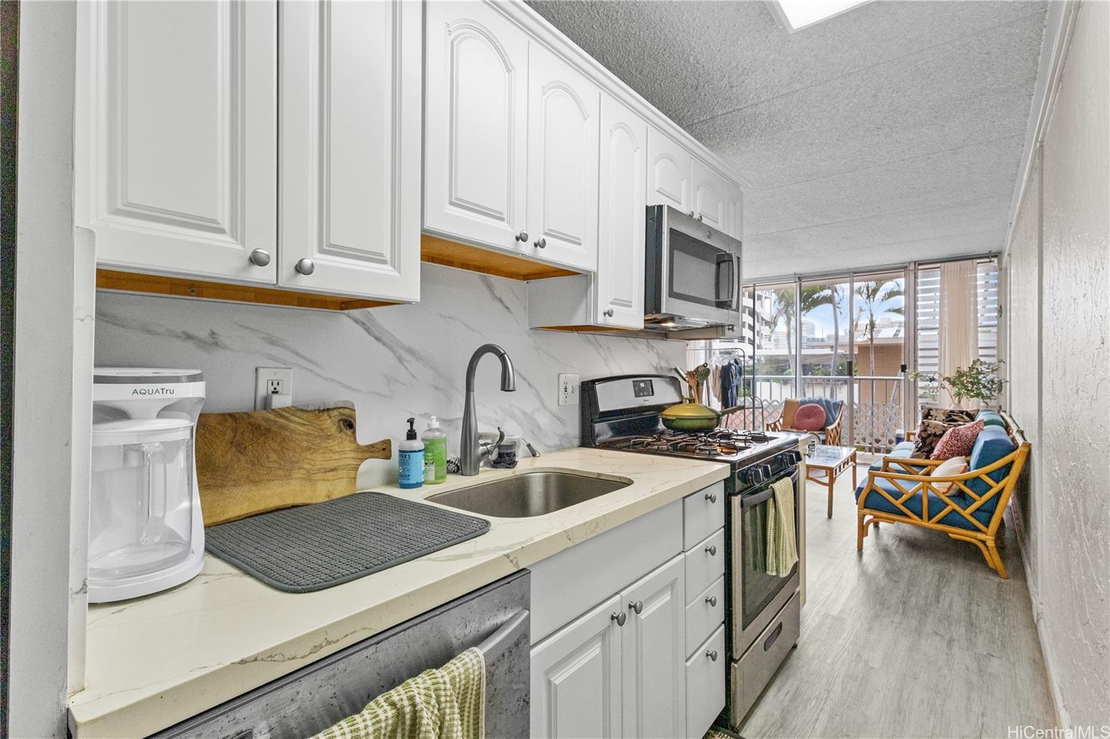 778 Wiliwili St condo # 202, Honolulu, Hawaii - photo 2 of 20