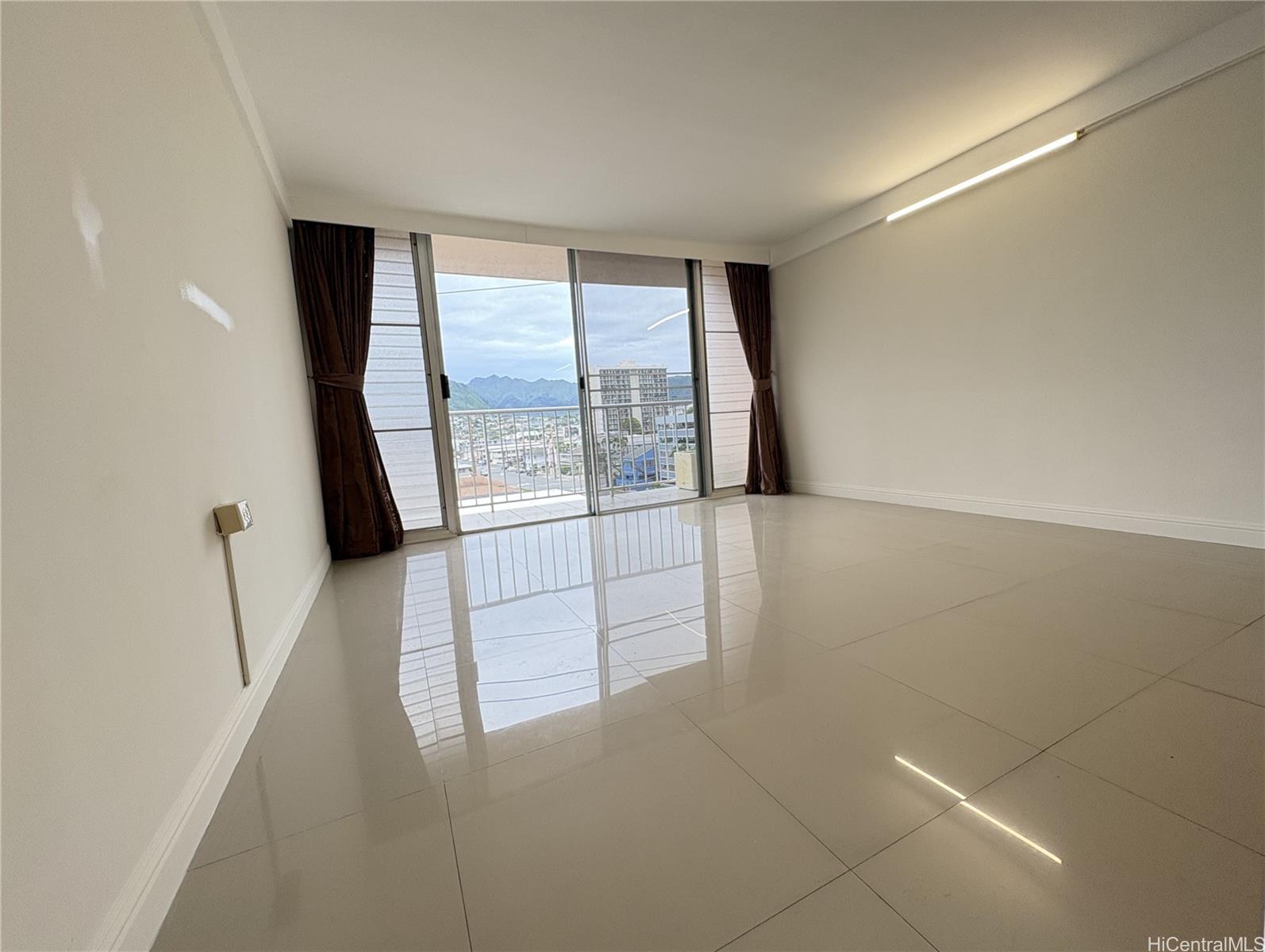 778 Wiliwili St condo # 504, Honolulu, Hawaii - photo 5 of 15