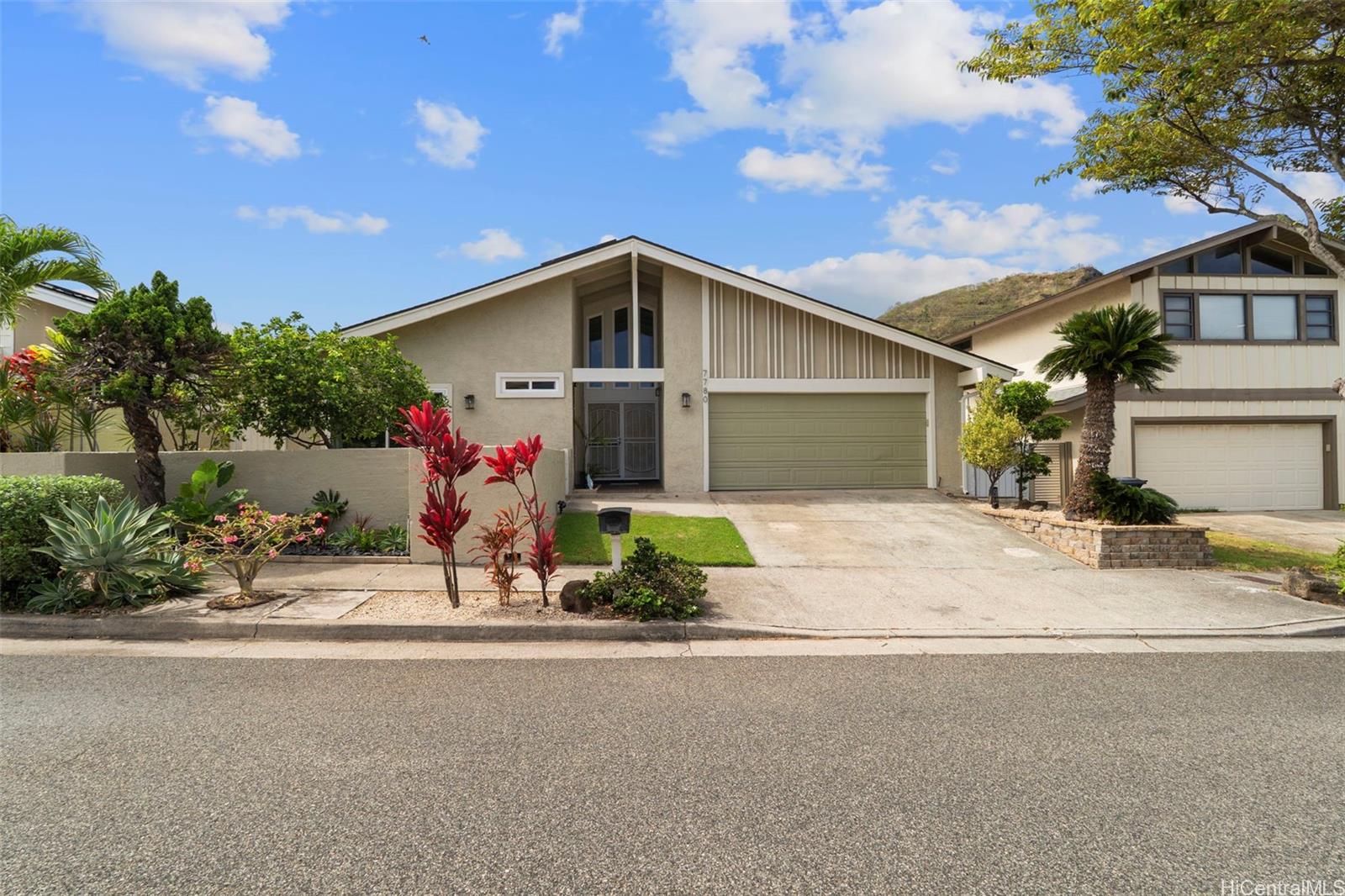 7780  Waikapu Loop Kalama Valley, Hawaii Kai home - photo 2 of 25