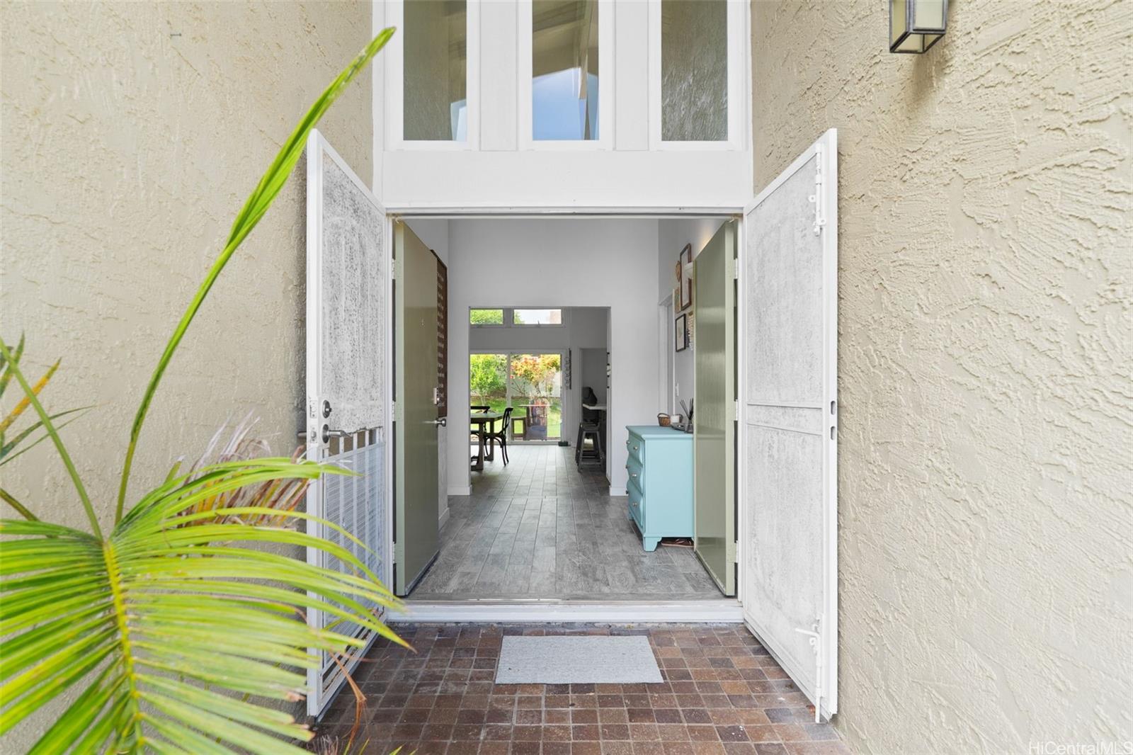 7780  Waikapu Loop Kalama Valley, Hawaii Kai home - photo 3 of 25