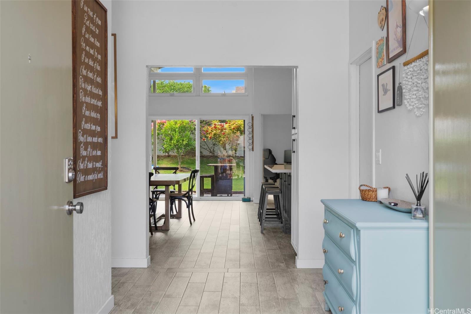 7780  Waikapu Loop Kalama Valley, Hawaii Kai home - photo 4 of 25