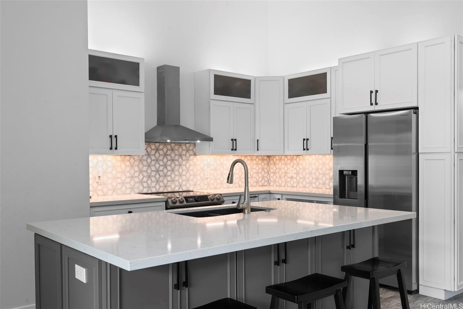 7780  Waikapu Loop Kalama Valley, Hawaii Kai home - photo 6 of 25