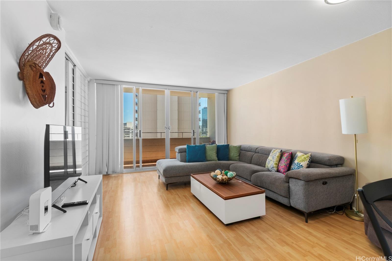 Woodrose condo # 1102, Honolulu, Hawaii - photo 3 of 12