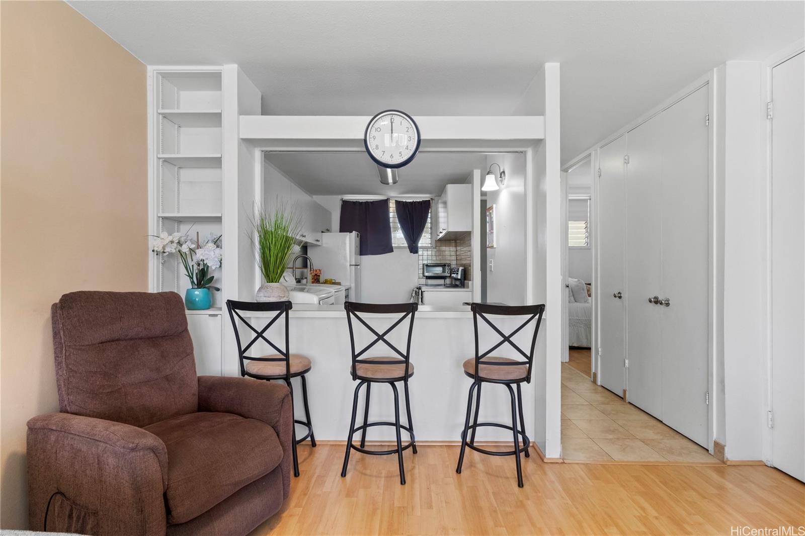 Woodrose condo # 1102, Honolulu, Hawaii - photo 4 of 12