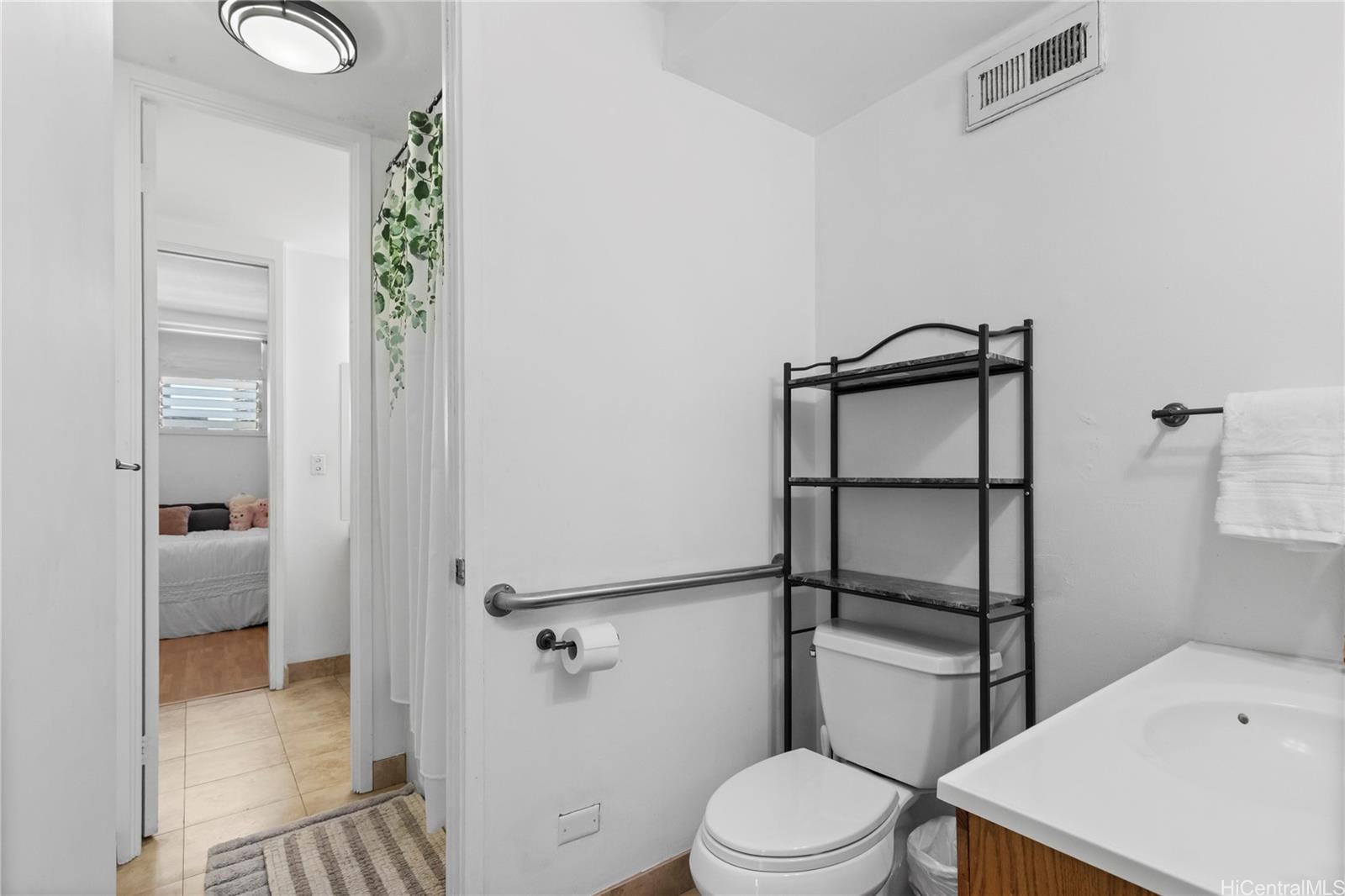 Woodrose condo # 1102, Honolulu, Hawaii - photo 8 of 12