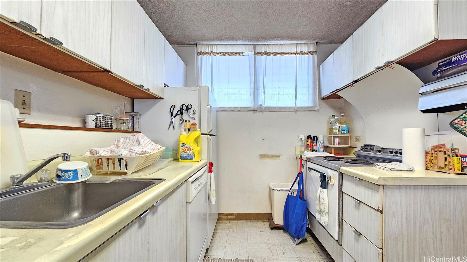 Woodrose condo # 1604, Honolulu, Hawaii - photo 4 of 25