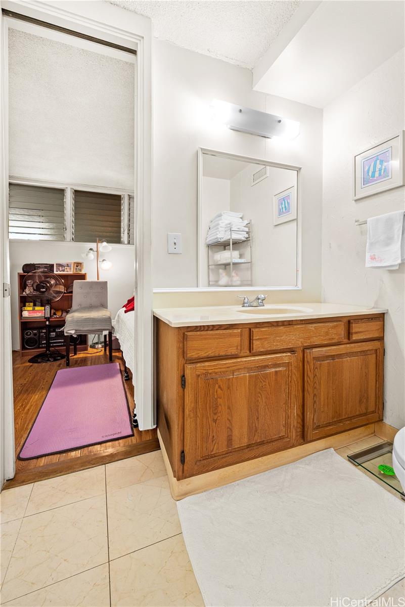 Woodrose condo # 408, Honolulu, Hawaii - photo 8 of 20