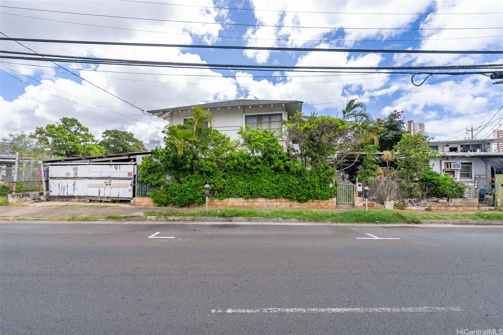 781  Isenberg Street Moiliili, Honolulu home - photo 4 of 5
