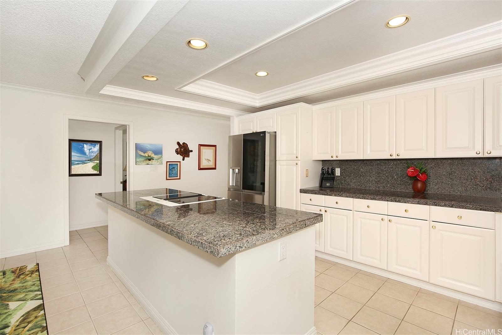 7821  Makaaoa Pl Queens Gate, Hawaii Kai home - photo 6 of 17