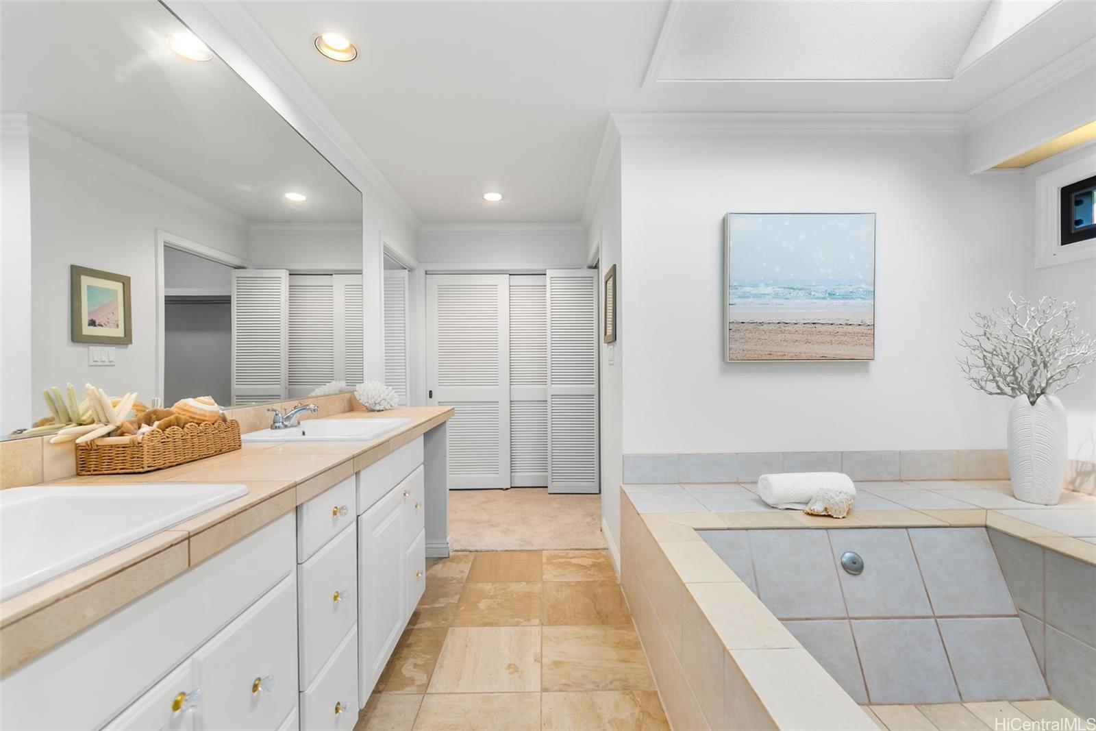 7821  Makaaoa Place Queens Gate, Hawaii Kai home - photo 11 of 25