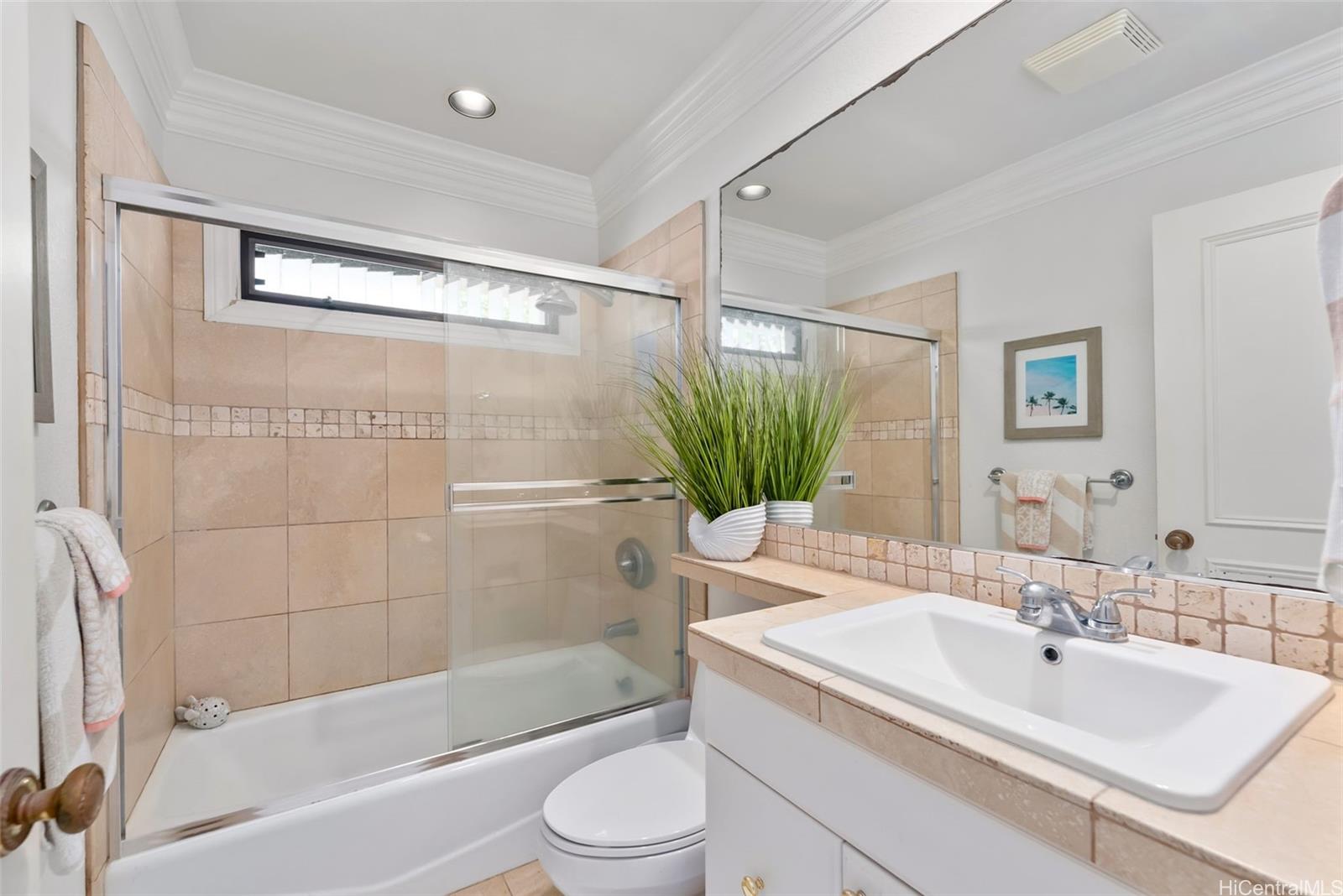 7821  Makaaoa Place Queens Gate, Hawaii Kai home - photo 14 of 25