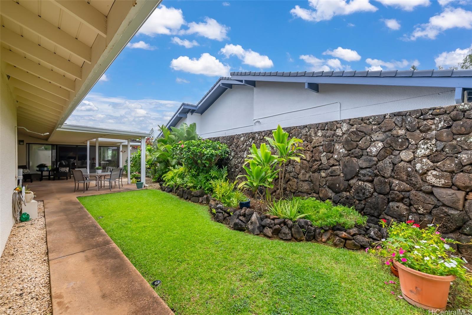 7821  Makaaoa Place Queens Gate, Hawaii Kai home - photo 18 of 25