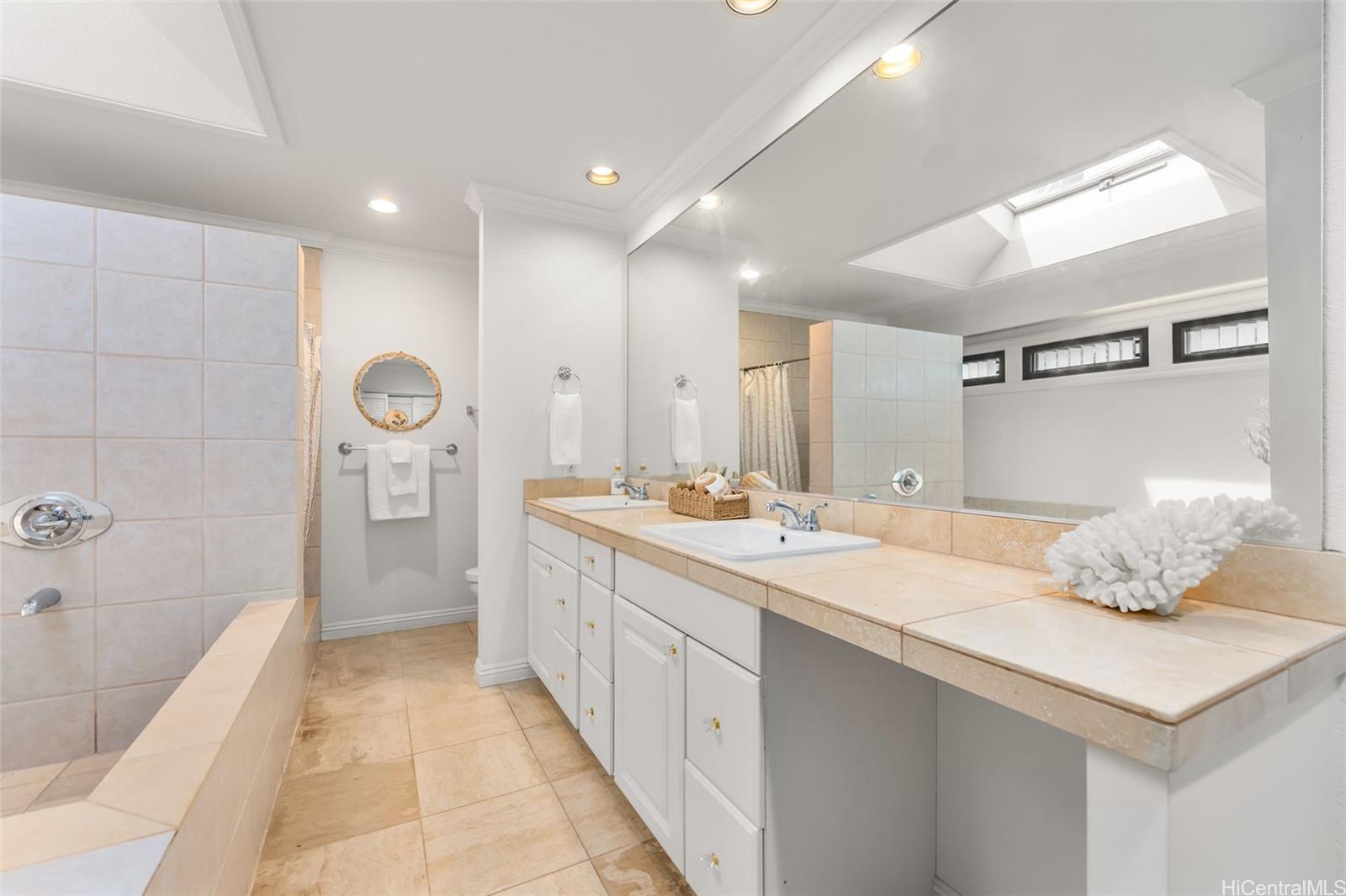 7821  Makaaoa Place Queens Gate, Hawaii Kai home - photo 10 of 25