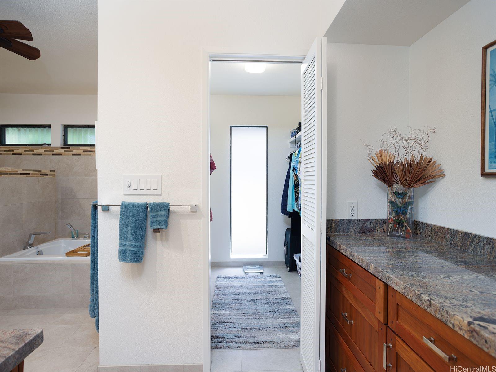 7832  Makaaoa Pl Queens Gate, Hawaii Kai home - photo 12 of 25