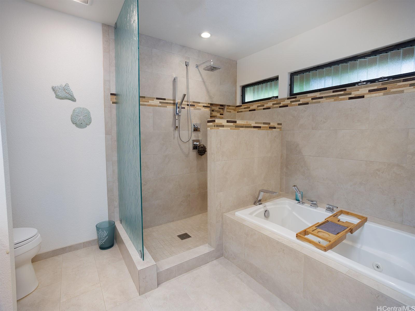 7832  Makaaoa Pl Queens Gate, Hawaii Kai home - photo 13 of 25