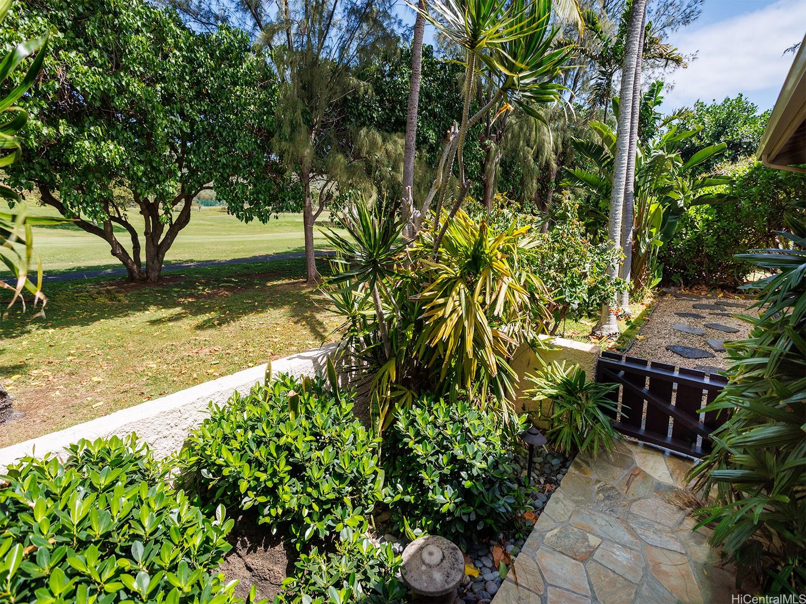 7832  Makaaoa Pl Queens Gate, Hawaii Kai home - photo 17 of 25