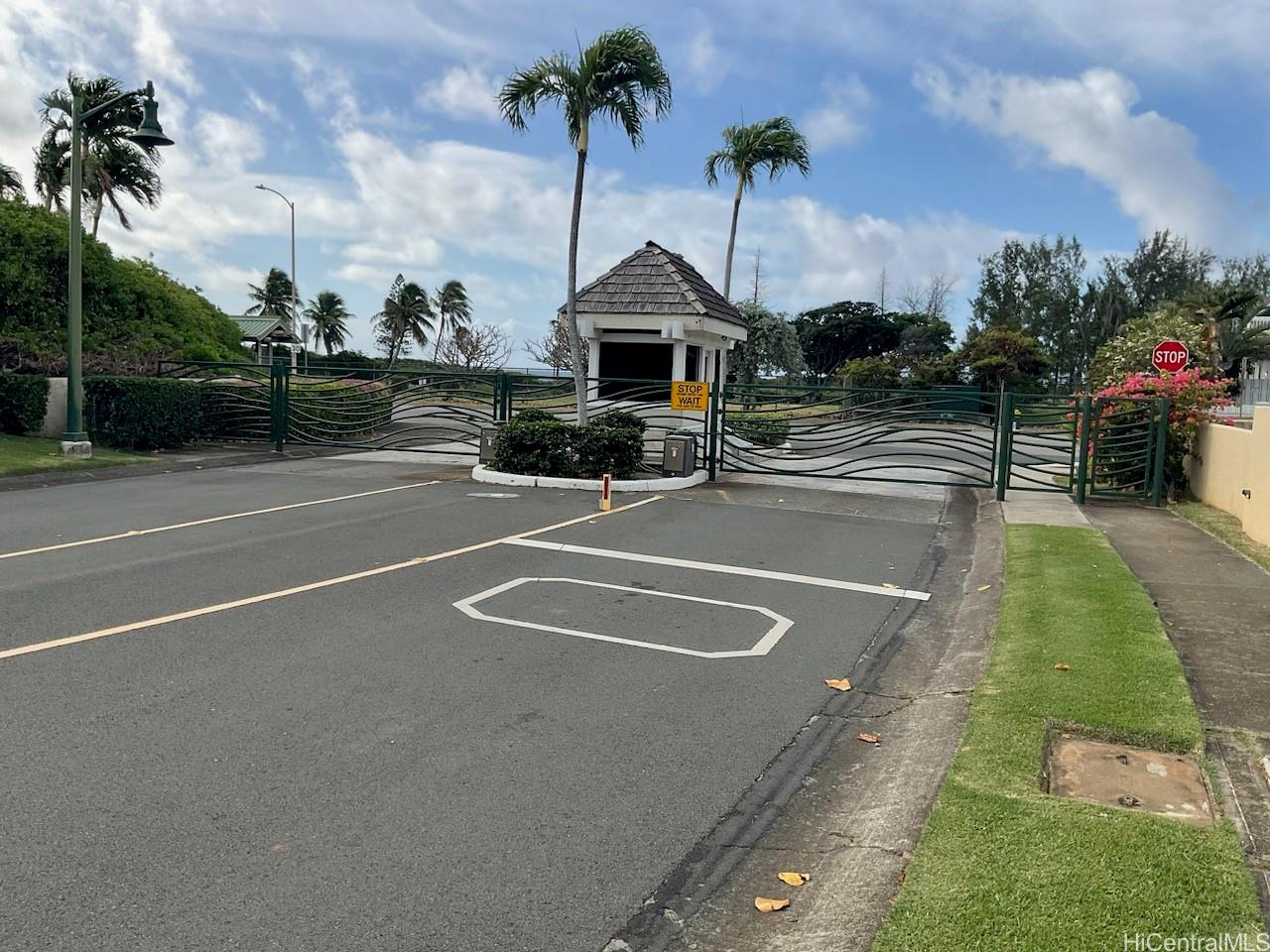 7832  Makaaoa Pl Queens Gate, Hawaii Kai home - photo 20 of 25