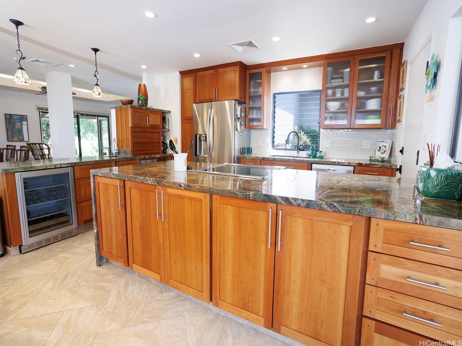 7832  Makaaoa Pl Queens Gate, Hawaii Kai home - photo 4 of 25