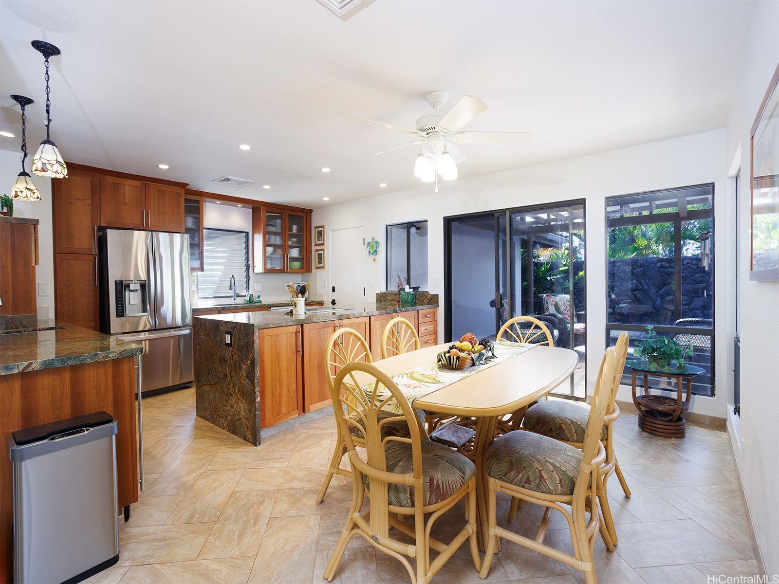 7832  Makaaoa Pl Queens Gate, Hawaii Kai home - photo 6 of 25