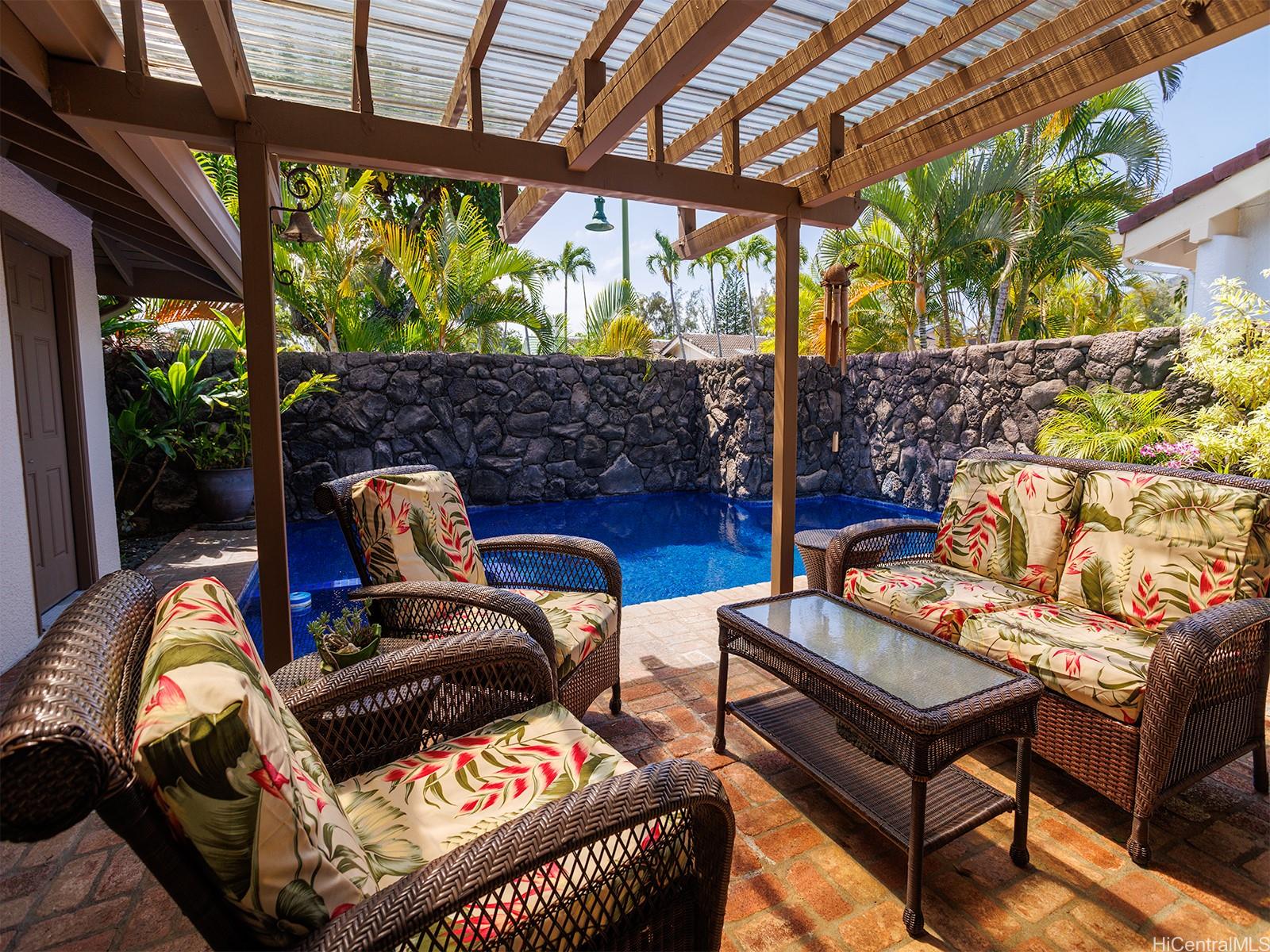 7832  Makaaoa Pl Queens Gate, Hawaii Kai home - photo 8 of 25